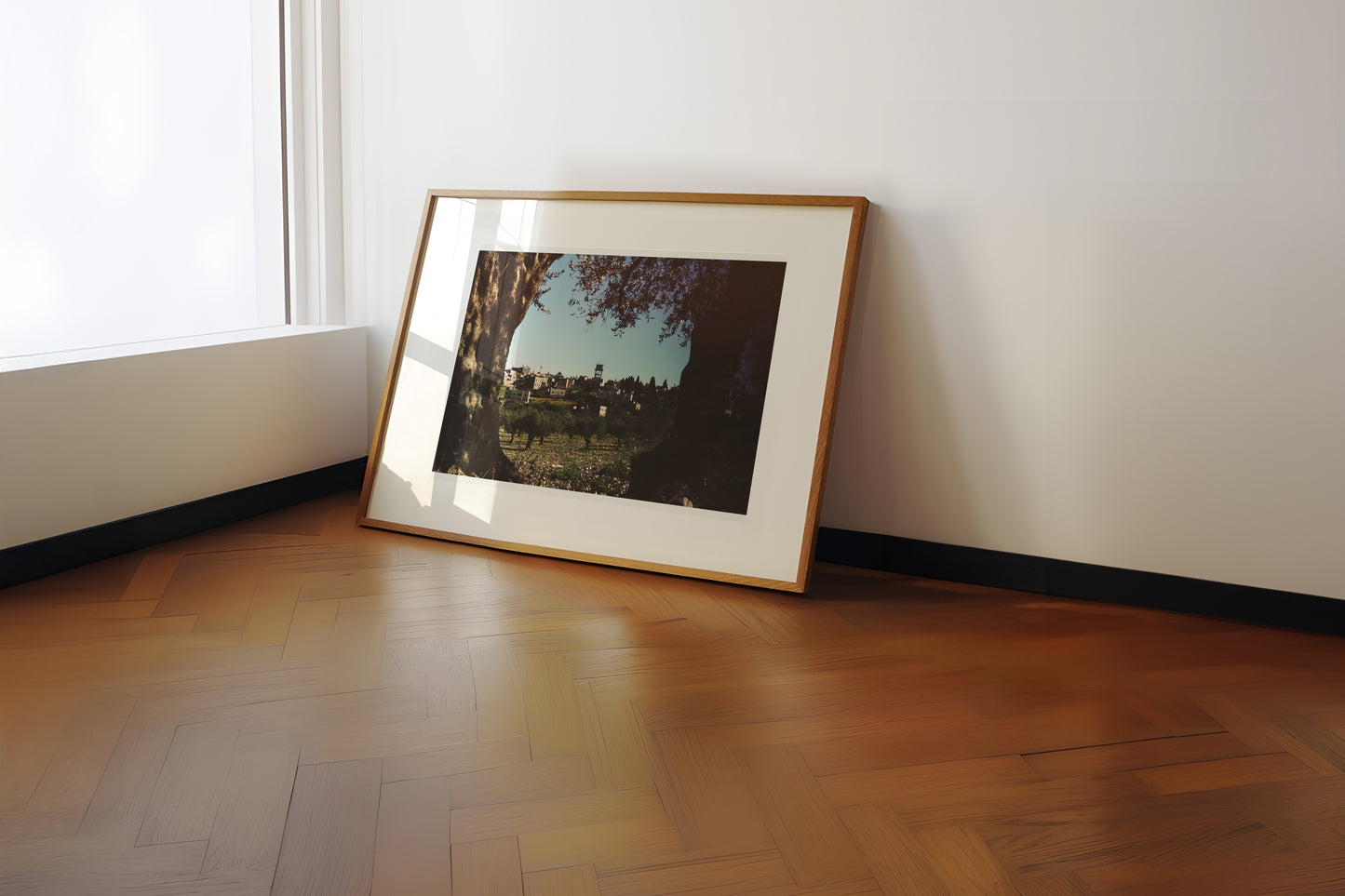 the wooden frame - إطار من خشب