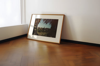 the wooden frame - إطار من خشب